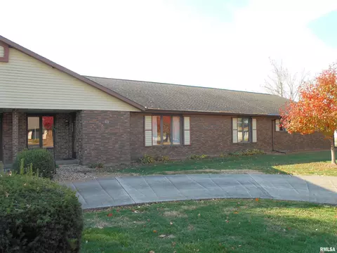 501 James Dr, Macomb, IL 61455 photo 3