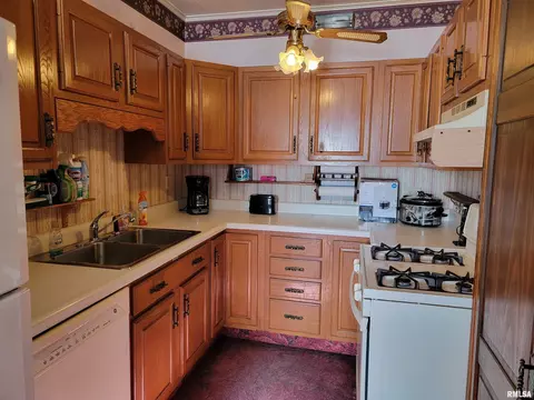 618 Baxter Ct, Canton, IL 61520 photo 24