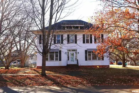 312 W 3rd St, Delavan, IL 61734 photo 2