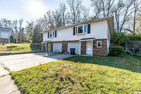 2113 Brookview Ter, Pekin, IL 61554 photo 2