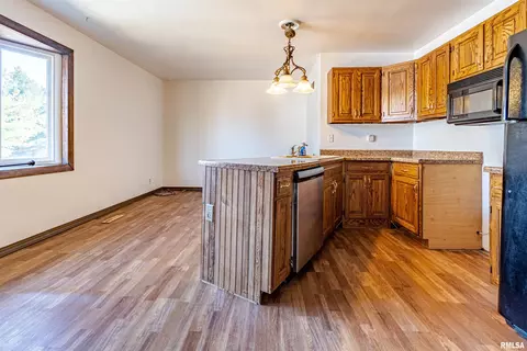 2113 Brookview Ter, Pekin, IL 61554 photo 3