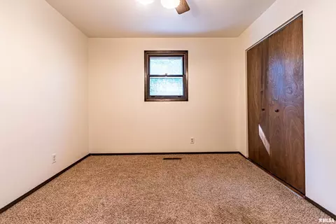 2113 Brookview Ter, Pekin, IL 61554 photo 11