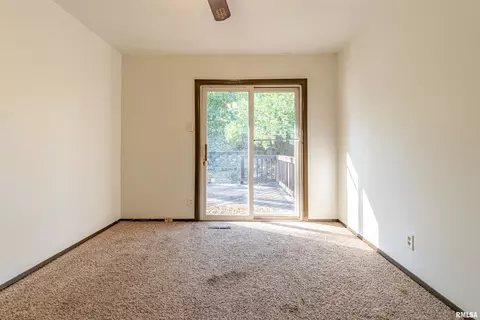 2113 Brookview Ter, Pekin, IL 61554 photo 8