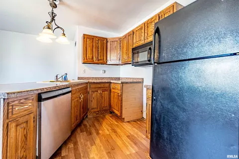 2113 Brookview Ter, Pekin, IL 61554 photo 7