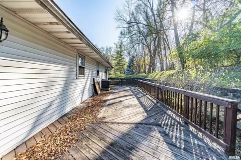 2113 Brookview Ter, Pekin, IL 61554 photo 5