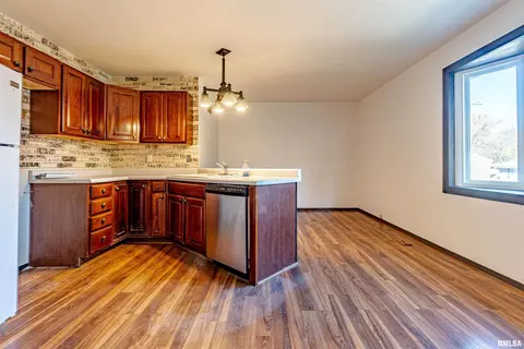 2113 Brookview Ter, Pekin, IL 61554 photo 16
