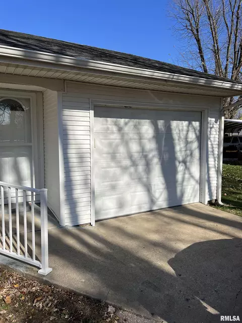 60 E Broadway St, Ipava, IL 61441 photo 4