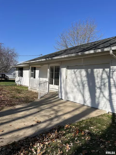 60 E Broadway St, Ipava, IL 61441 photo 5