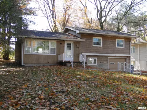 1317 Parkview Dr, Macomb, IL 61455 photo 1