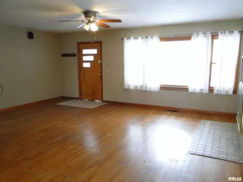 1317 Parkview Dr, Macomb, IL 61455 photo 6