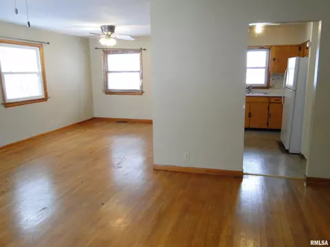 1317 Parkview Dr, Macomb, IL 61455 photo 3
