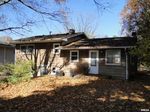 1317 Parkview Dr, Macomb, IL 61455 photo 2