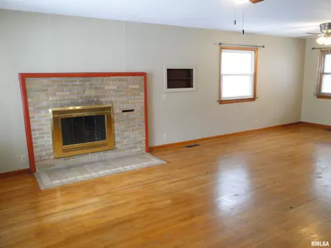 1317 Parkview Dr, Macomb, IL 61455 photo 4