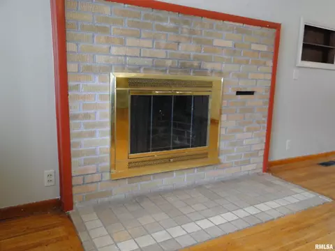 1317 Parkview Dr, Macomb, IL 61455 photo 5