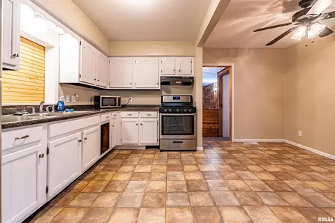 505 Jackson St, Washington, IL 61571 photo 10