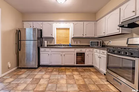 505 Jackson St, Washington, IL 61571 photo 9