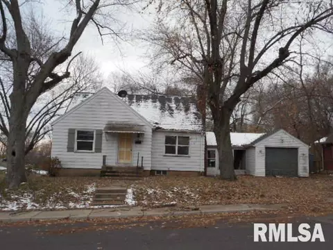 914 E Behrends Ave, Peoria, IL 61603 photo 1