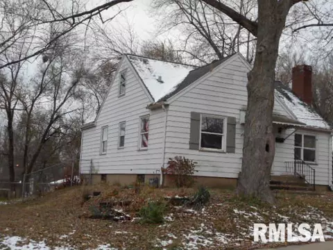 914 E Behrends Ave, Peoria, IL 61603 photo 2