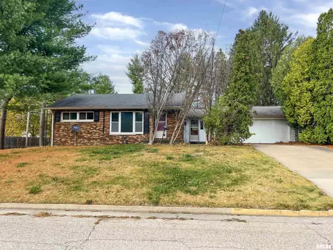 328 W Kelly St, Macomb, IL 61455