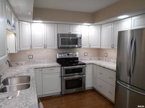 70 Lake Michael Dr, Macomb, IL 61455 photo 3