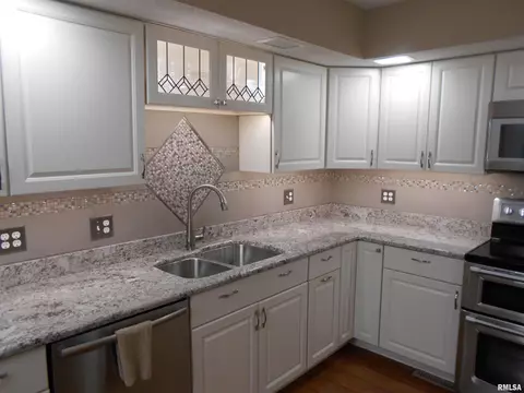 70 Lake Michael Dr, Macomb, IL 61455 photo 4