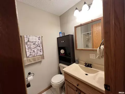 1104 E Wheeler St, Macomb, IL 61455 photo 7