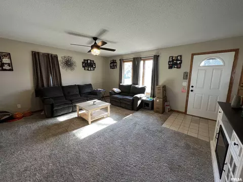 1104 E Wheeler St, Macomb, IL 61455 photo 9