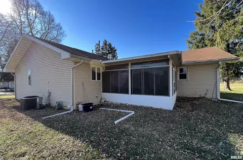 1104 E Wheeler St, Macomb, IL 61455 photo 14