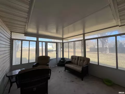 1104 E Wheeler St, Macomb, IL 61455 photo 10