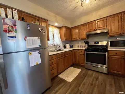 1104 E Wheeler St, Macomb, IL 61455 photo 12
