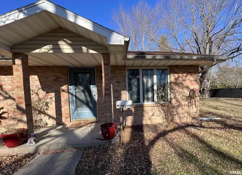 1104 E Wheeler St, Macomb, IL 61455 photo 3