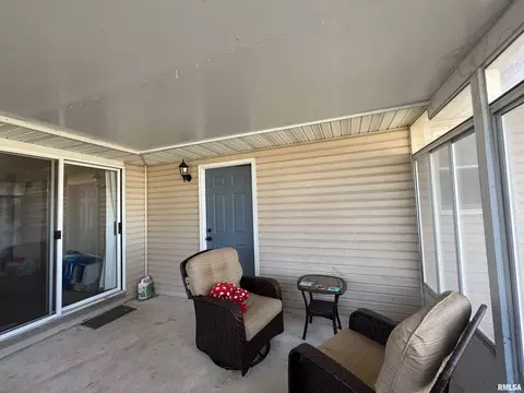 1104 E Wheeler St, Macomb, IL 61455 photo 8