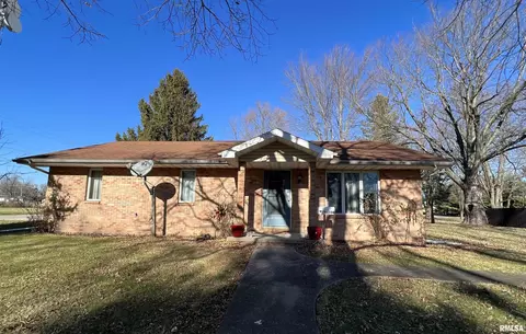 1104 E Wheeler St, Macomb, IL 61455 photo 1