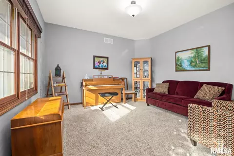 104 Pinehurst Ln, Washington, IL 61571 photo 9