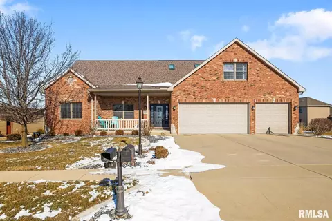 104 Pinehurst Ln, Washington, IL 61571