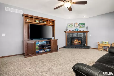 104 Pinehurst Ln, Washington, IL 61571 photo 13