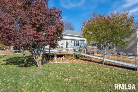 211 W 5th St, Delavan, IL 61734 photo 4