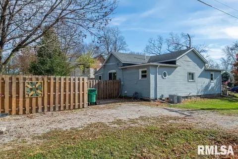 211 W 5th St, Delavan, IL 61734 photo 11