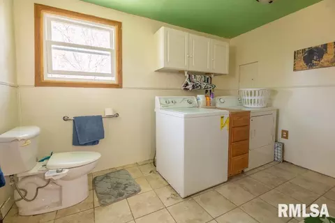 211 W 5th St, Delavan, IL 61734 photo 32