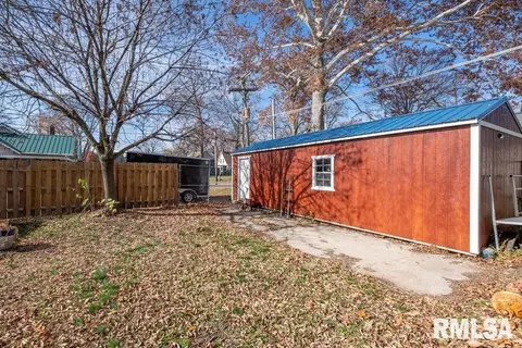 211 W 5th St, Delavan, IL 61734 photo 9
