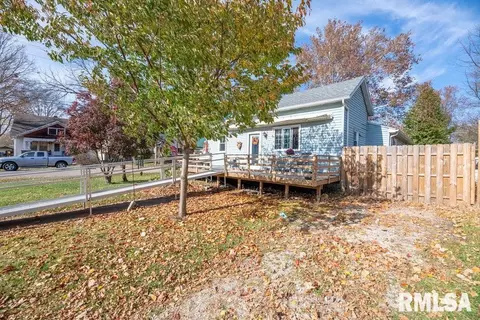 211 W 5th St, Delavan, IL 61734 photo 3