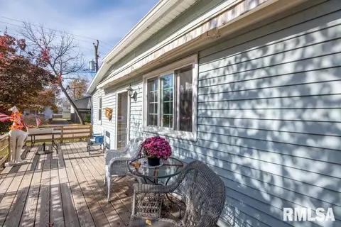 211 W 5th St, Delavan, IL 61734 photo 6