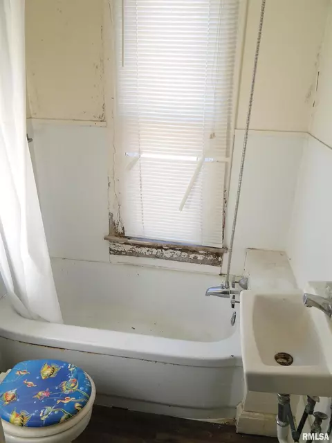 202 N Sherman Ave, Macomb, IL 61455 photo 8