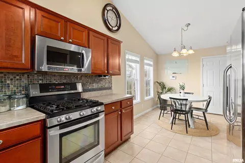 2101 W Miners Dr, Dunlap, IL 61525 photo 15
