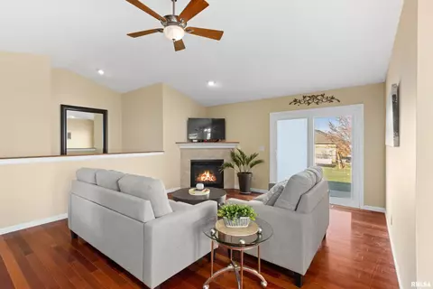 2101 W Miners Dr, Dunlap, IL 61525 photo 6