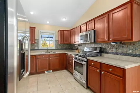 2101 W Miners Dr, Dunlap, IL 61525 photo 12