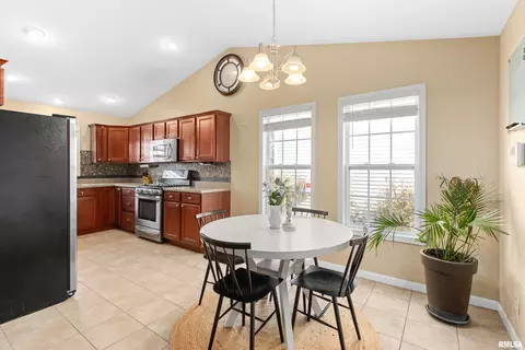 2101 W Miners Dr, Dunlap, IL 61525 photo 10