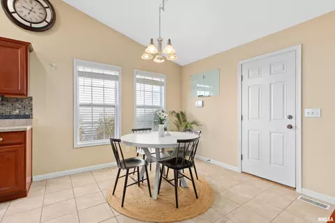 2101 W Miners Dr, Dunlap, IL 61525 photo 9