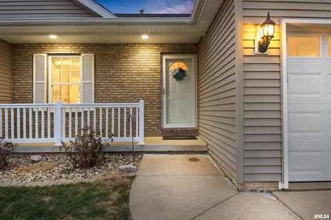 2101 W Miners Dr, Dunlap, IL 61525 photo 3