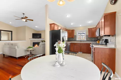 2101 W Miners Dr, Dunlap, IL 61525 photo 11